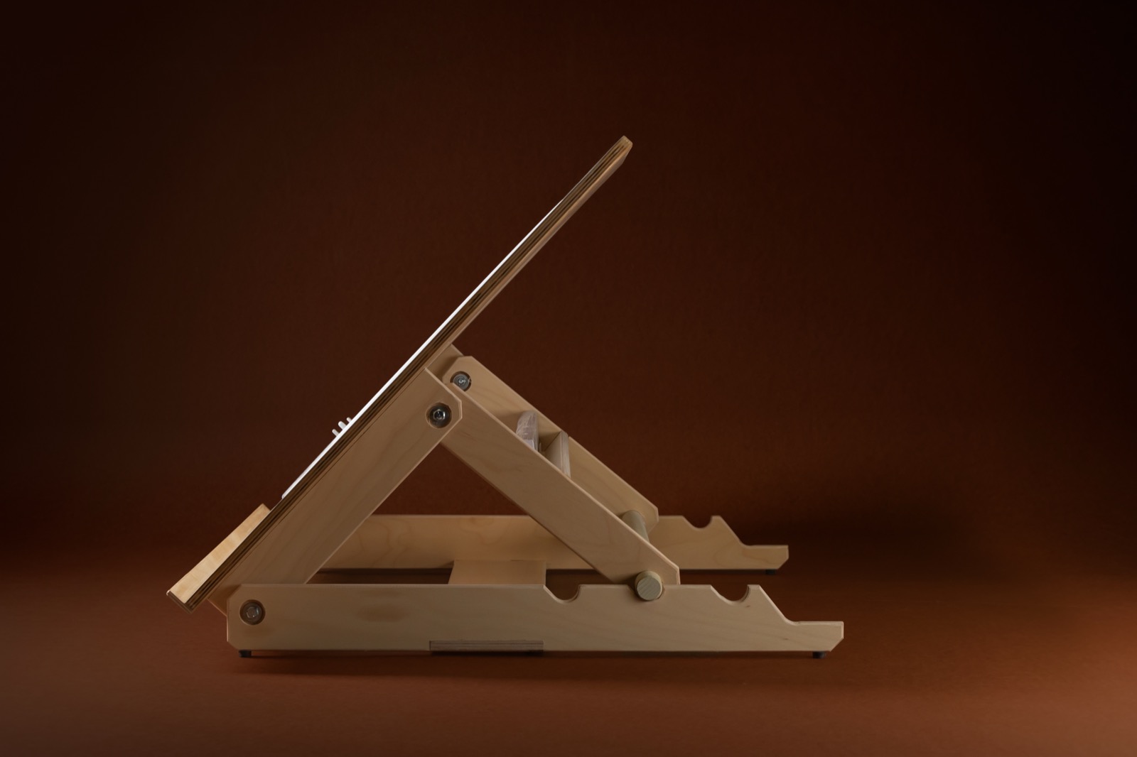 Desk set at 45 degrees